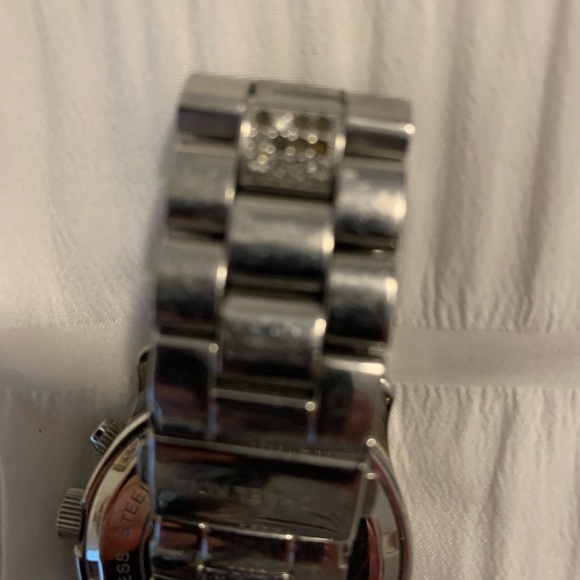 Michael Kors watch silver tone. - Picture 4 of 6